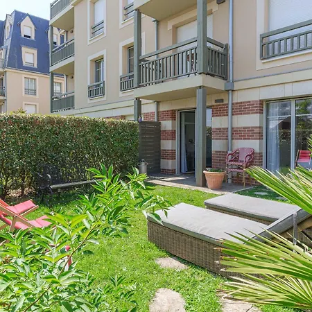 Flat In The Heart Of With A Garden דירה *